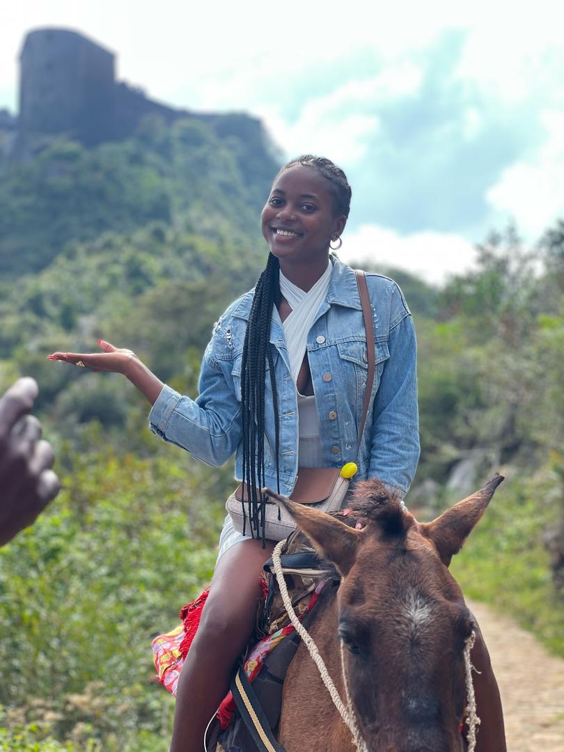 Excursion on horseback with the Citadelle Laferrière in the background
